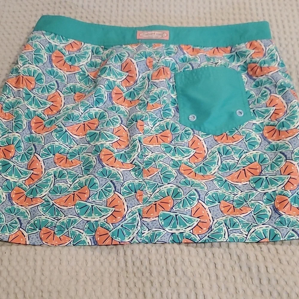 Vineyard Vines lime slice skirt size 4 (#20)